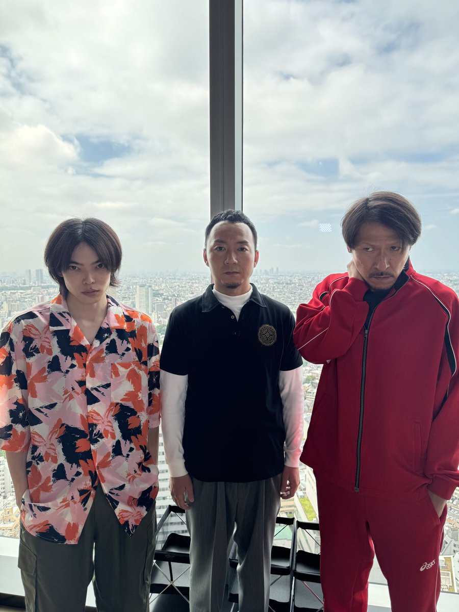 dope_tbs's tweet image. ◤𝟫月𝟧日金曜よる𝟣𝟢時
𝑫𝑶𝑷𝑬　麻薬取締部特捜課 ◢

　☆#ドラマDOPE オフショット☆

DOPERの3S📸
狂気溢れるオフショット！かと思ったら...
とびきりの笑顔ショットが撮れました✨

明日でDOPEとの戦いも最終決戦🔫💥