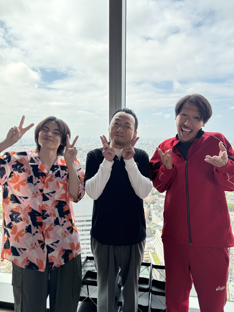 dope_tbs's tweet image. ◤𝟫月𝟧日金曜よる𝟣𝟢時
𝑫𝑶𝑷𝑬　麻薬取締部特捜課 ◢

　☆#ドラマDOPE オフショット☆

DOPERの3S📸
狂気溢れるオフショット！かと思ったら...
とびきりの笑顔ショットが撮れました✨

明日でDOPEとの戦いも最終決戦🔫💥