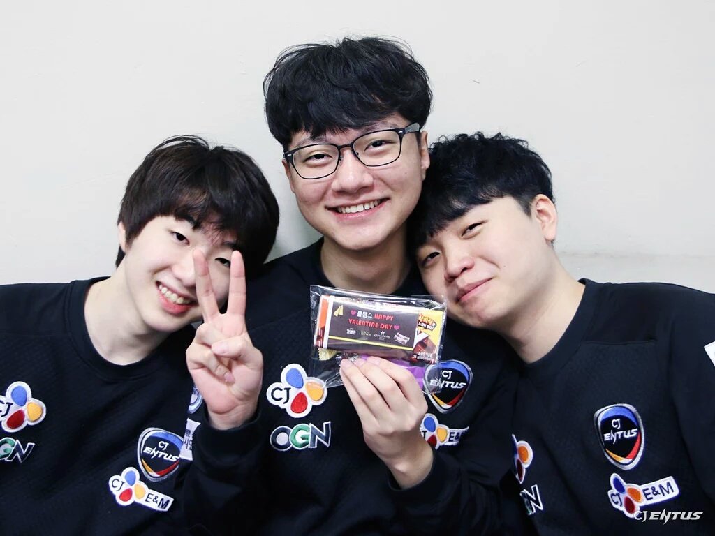 비디디 과거 시절의 팀 동료들과의 사진