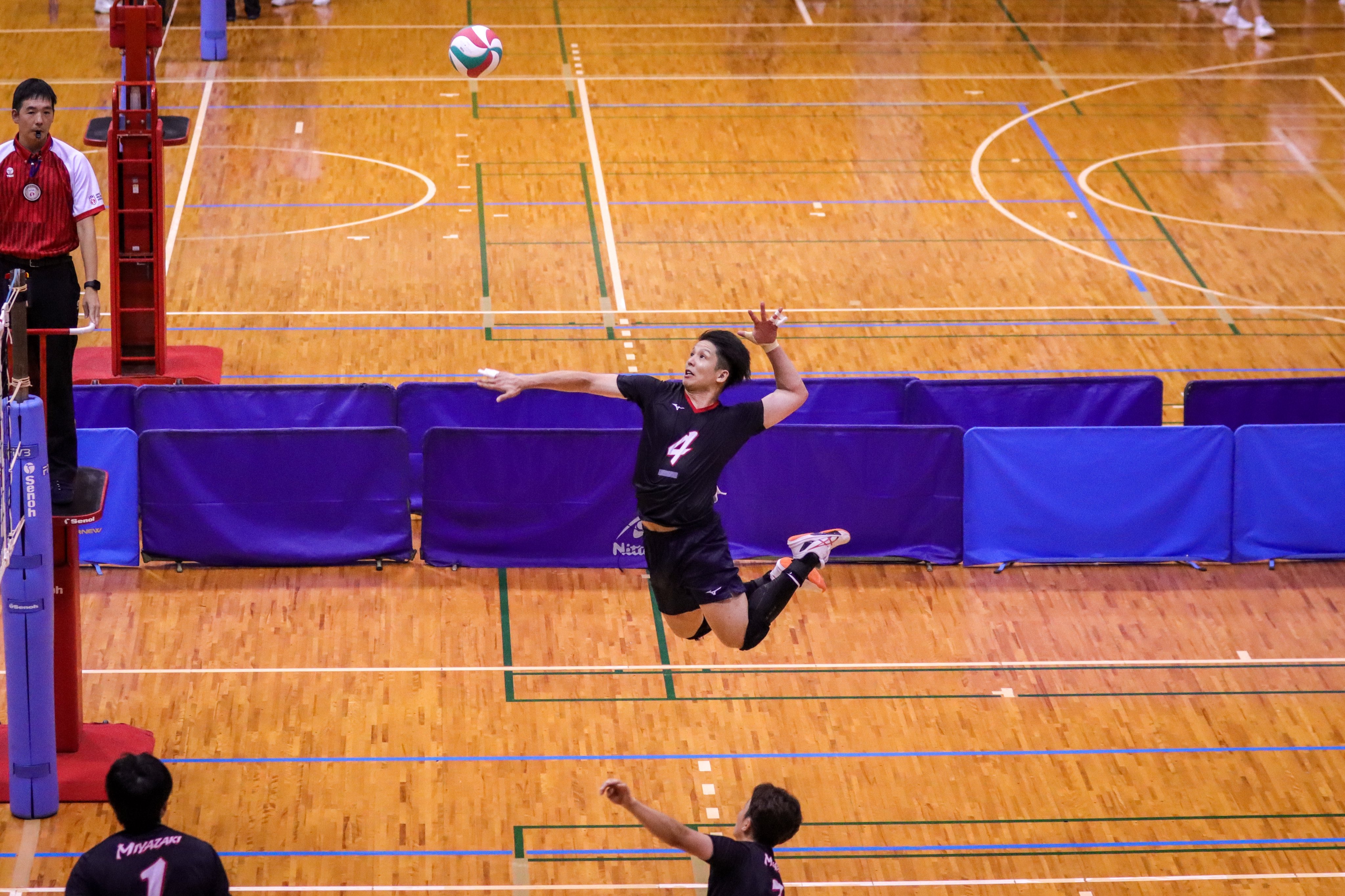 Vリーグ トレカ男子バレーボール長友優磨選手　21枚セット 長友優磨 - Cerca / X