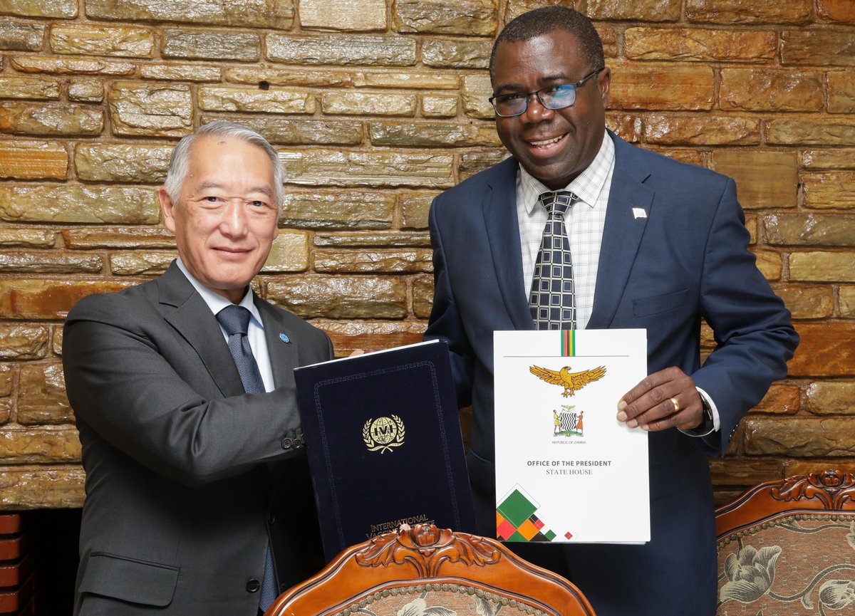 International Vaccine Institute (IVI) (@iviheadquarters) on Twitter photo Important memoranda of understanding signed by <a href="/drjeromekim1/">Jerome Kim</a> in Zambia:
🤝 With <a href="/WHOAFRO/">WHO African Region</a> <a href="/ProfJanabi/">Prof. Mohamed Janabi</a> to advance R&D, regulation, & local production.
🤝 With <a href="/ZMPublicHealth/">Zambia National Public Health Institute</a> DG Roma Chilengi to strengthen Zambia’s vaccine manufacturing ecosystem.
➡️ ivi.int/our-impact/new… Important memoranda of understanding signed by <a href="/drjeromekim1/">Jerome Kim</a> in Zambia:
🤝 With <a href="/WHOAFRO/">WHO African Region</a> <a href="/ProfJanabi/">Prof. Mohamed Janabi</a> to advance R&D, regulation, & local production.
🤝 With <a href="/ZMPublicHealth/">Zambia National Public Health Institute</a> DG Roma Chilengi to strengthen Zambia’s vaccine manufacturing ecosystem.
➡️ ivi.int/our-impact/new…