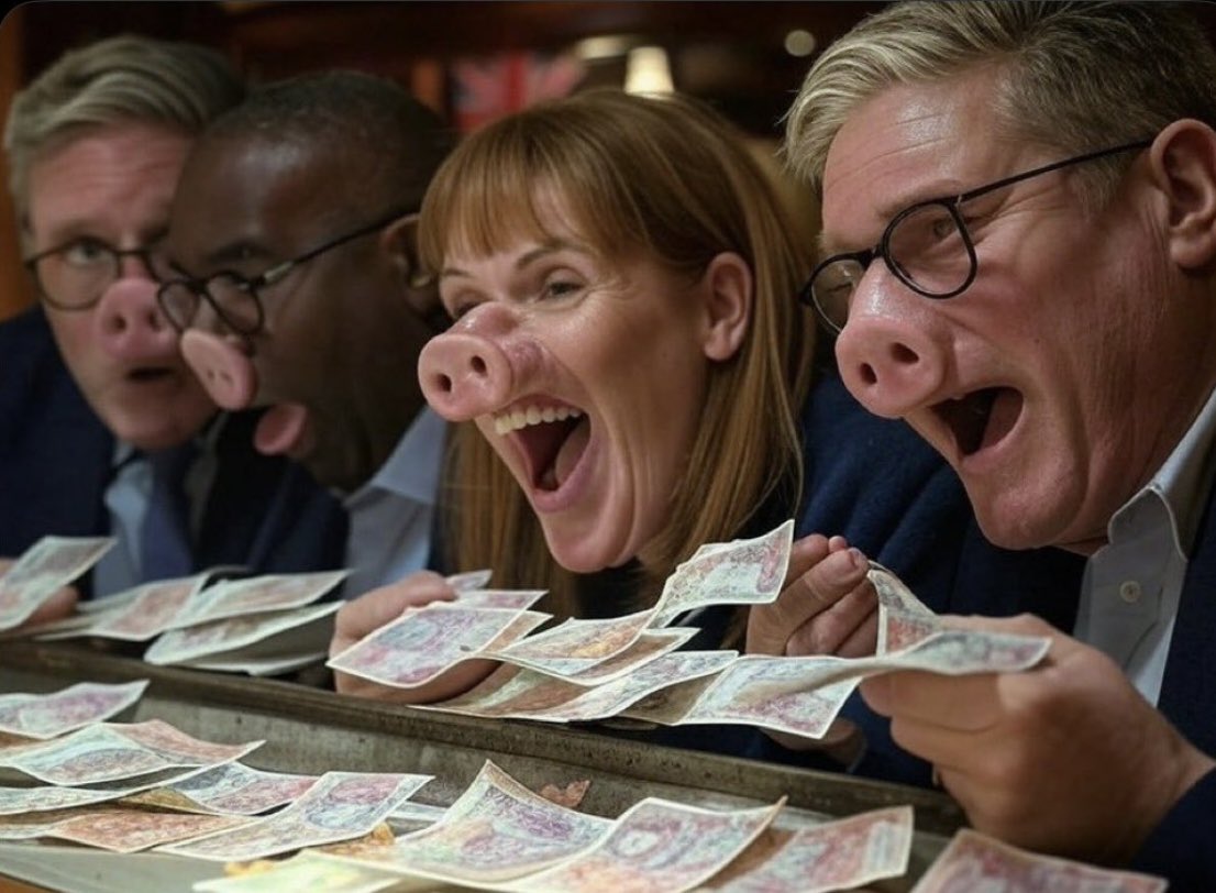 gariusmacus's tweet image. WHEN ANIMAL FARM IS SET IN 1984