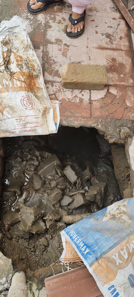 mohit_upsc's tweet photo. In Sector-3, Rohtak, the sewage line from House No. 2424 to 2431 is clogged, due to which sewage water is leaking into the foundation of the house, due to which the walls of the house have cracked and the house can collapse at any time. 2/1
@HsvpHaryana @cmohry @officeofmlk https://t.co/BGxCxxXlVc