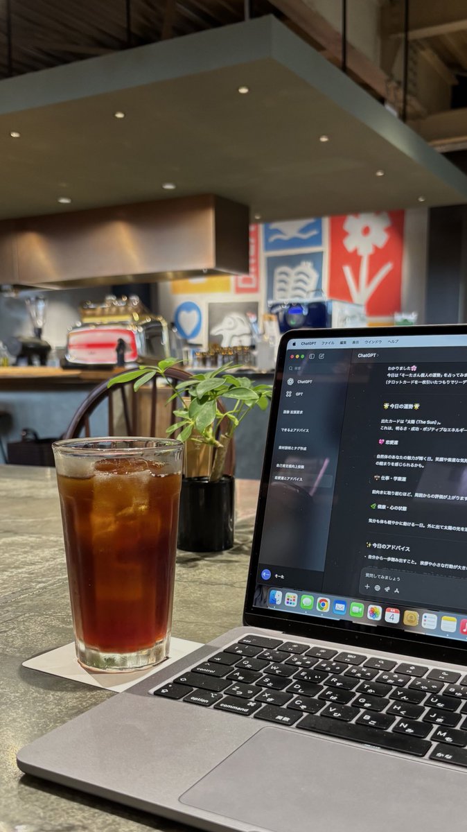 今週毎日違うカフェいる☕️

一緒にいる先輩に、
「それがしたかったんでしょ」
って言われた笑

まさにその通りです🥹