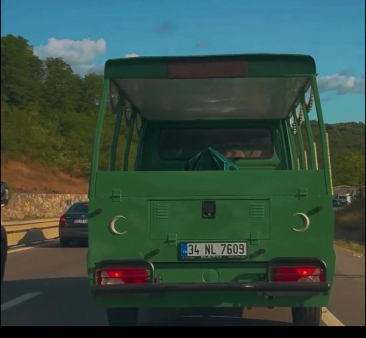 dünya kahkahamıza ansızın gelen hıçkırık misalidir #ölüm..