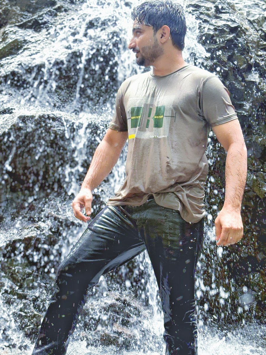 sameerqureshi84's tweet photo. Chasing the cool splash of the waterfall, where nature whispers peace! 🌊✨ https://t.co/f7lfJEG0dn