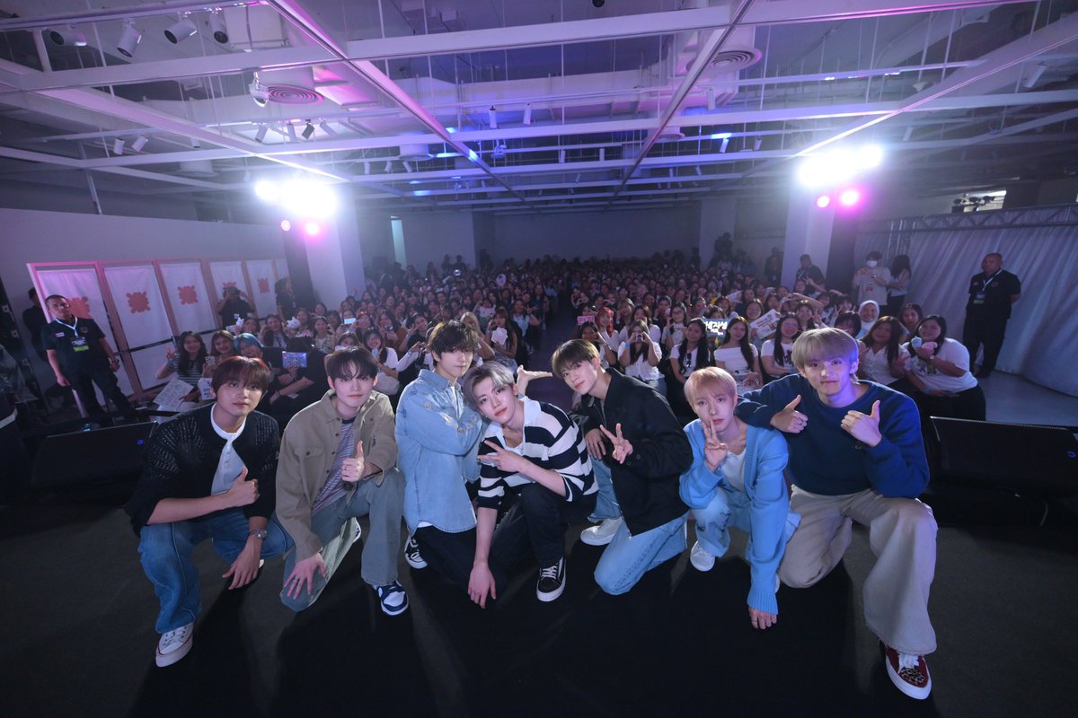 ถึงห้องจะมืด แต่พี่น้องดรีมหล่อจ้า ออร่าทะลุกล้องซะเหลือเกิน 💚✨
เก็บตกย้อนหลัง #ShopeexNCTDREAMFansignandEvent

#ShopeeTH #ShopeeTHxSMTrue #NCTDREAM