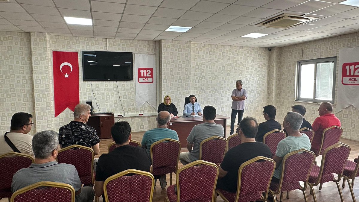 Mersin112acm's tweet image. Müdürümüz Sayın Ebubekir KARAHAN başkanlığında, Müdürlüğümüz çağrı karşılama personeli ile Emniyet çağrı yönlendirici personeliyle değerlendirme toplantısı yapıldı.Akabinde, toplantıya katılan personele Harita ve ELS (Hassas Konum) Kullanımı eğitimi verildi.
@112teknumara