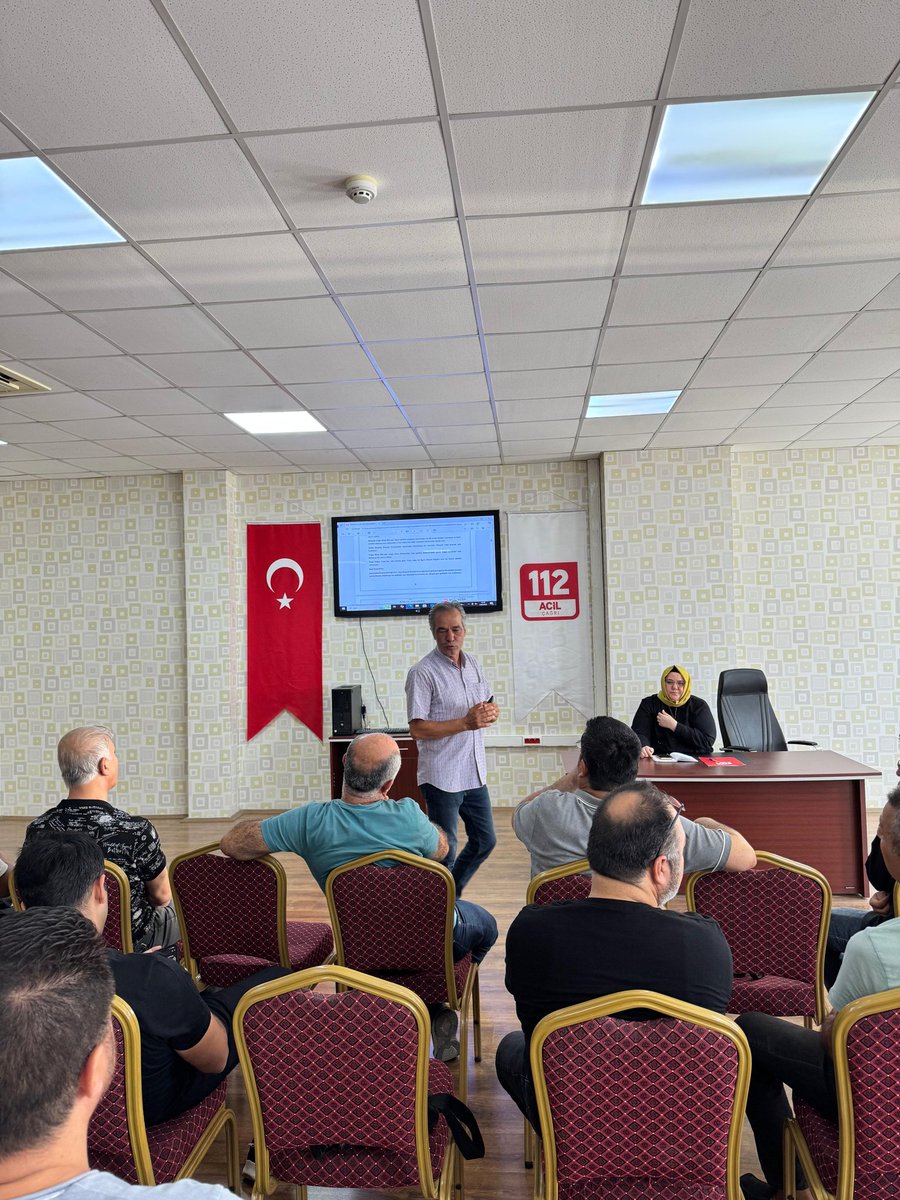 Mersin112acm's tweet image. Müdürümüz Sayın Ebubekir KARAHAN başkanlığında, Müdürlüğümüz çağrı karşılama personeli ile Emniyet çağrı yönlendirici personeliyle değerlendirme toplantısı yapıldı.Akabinde, toplantıya katılan personele Harita ve ELS (Hassas Konum) Kullanımı eğitimi verildi.
@112teknumara