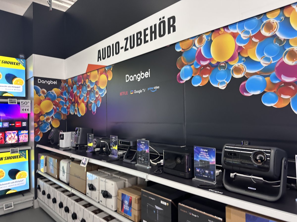 プレミアムヘッドホンガイド (@headphoneguide) on Twitter photo ヘッドホンとは関係ないですが、スマートプロジェクターはDangbeiがずらりと揃っていますね、、、日本とは違う風景。 ヘッドホンとは関係ないですが、スマートプロジェクターはDangbeiがずらりと揃っていますね、、、日本とは違う風景。