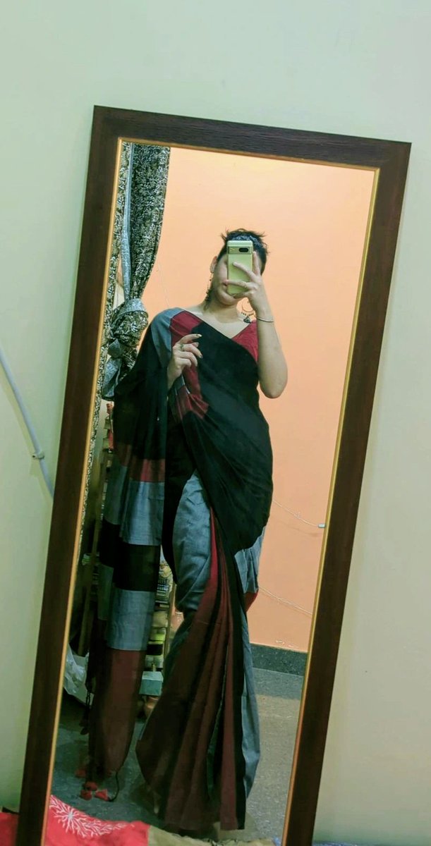 sgwordsweaver's tweet image. Mirror mirror.... Keep up... 🫠🌸

#throwbackpic