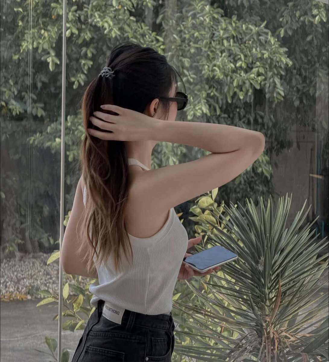 MissApril tweet media