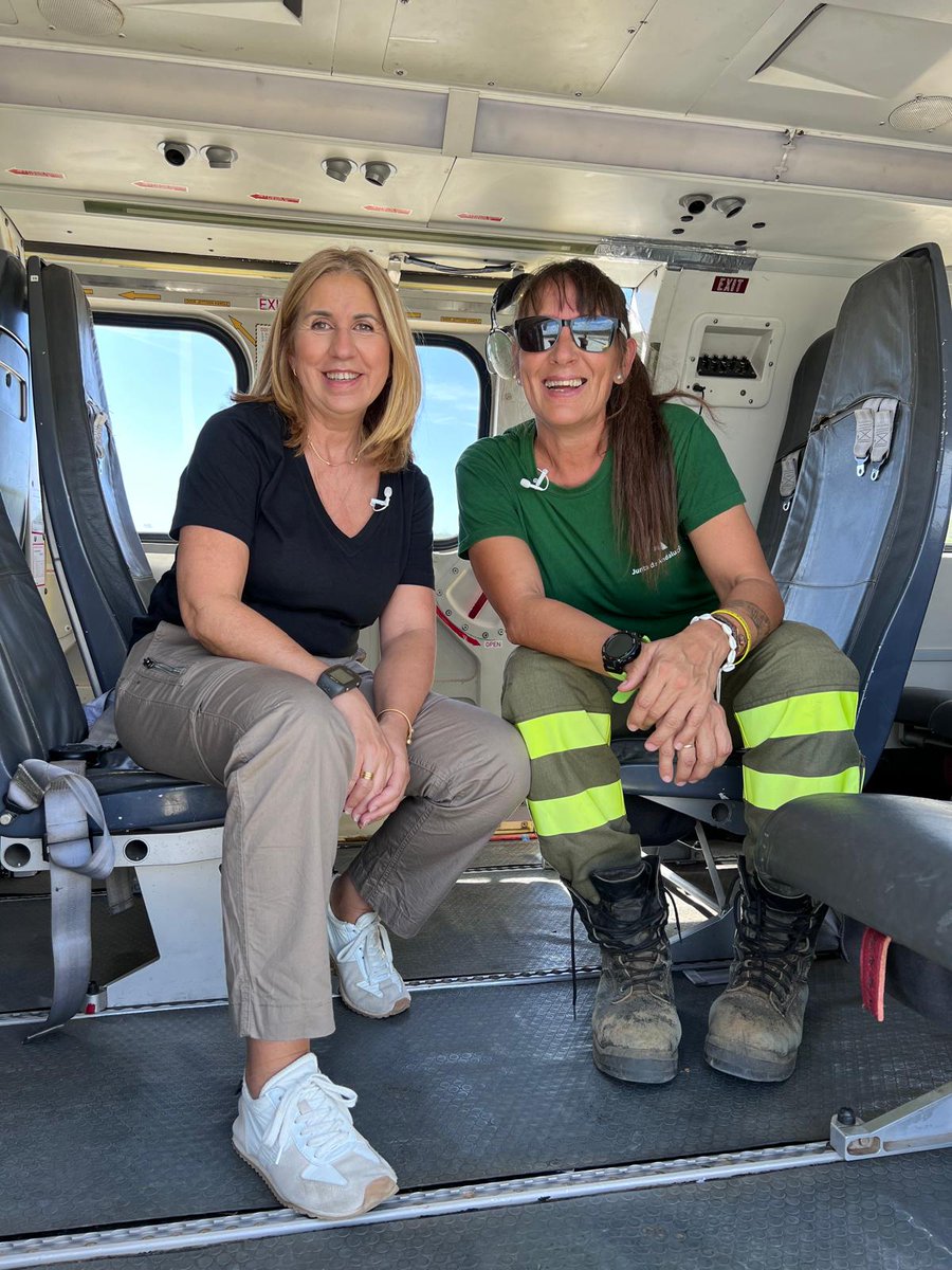 Hoy hablamos en <a href="/mujeresvalients/">Mujeres Valientes</a> con Conchi Márquez, bombera forestal del INFOCA...

Simplemente IMPRESCINDIBLE.

bit.ly/45OpPLJ