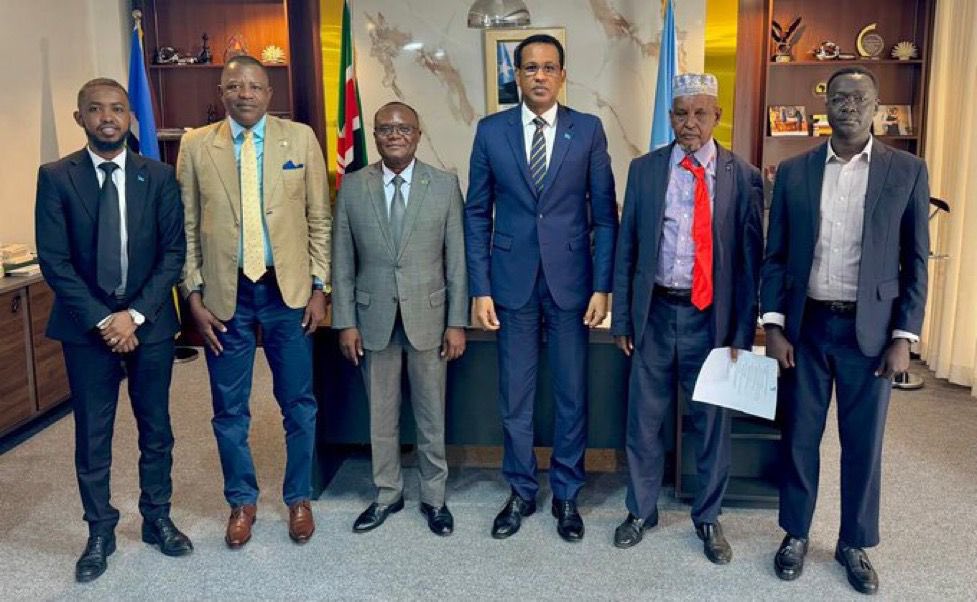 sntvnews1's tweet photo. Somali Embassy in Nairobi welcomed #LATF Dir. Edward Phiri to boost cooperation on intel sharing, joint ops & policy support against #WildlifeCrime—reaffirming commitment to protect #Africa’s biodiversity https://t.co/5TZJkGLLpr
