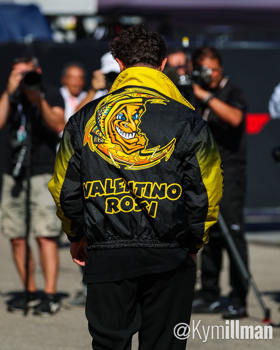 ln4norris's tweet photo. LANDO ARRIVED WEARING A VALENTINO ROSSI JACKET https://t.co/gFtA9My2Kz