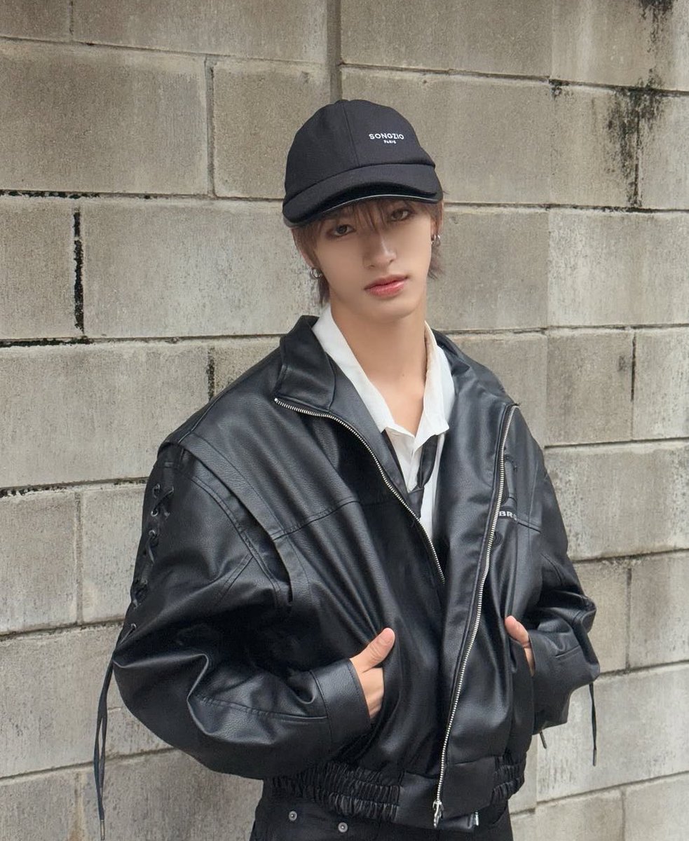 ぱぴこページ 12月1日発売 パピコ 1st写真集「a/i/o」｜SHOWROOM(ショールーム)