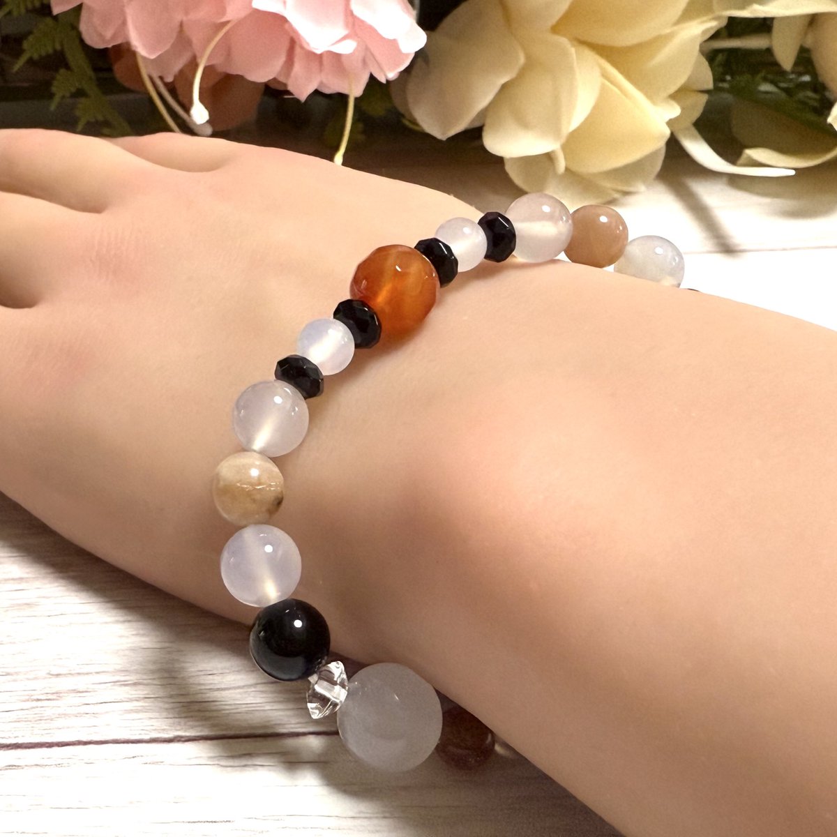 いつもそばにいる小さな輝き✨
鳥たちの色や自然の彩りから生まれた天然石ブレスレットは、毎日にそっと寄り添います。

「そばにいるよ、石に込めた想いとともに。」
あなたの手元に、その気持ちを届けたい。

👉 tippy.blue

#天然石 #ハンドメイドアクセ #鳥好きさんと繋がりたい