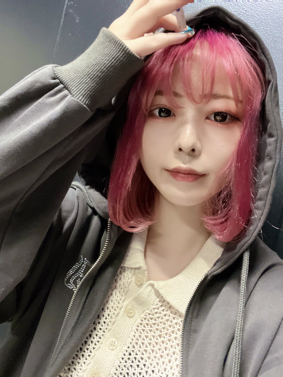 おつかれちゃん！

今日はおにゅーのパーカー着てるんるんでお仕事しとる☺️❤️‍🔥

ヒョロワーのお仕事やる気出すためのアイテムはなんぞや教えて〜

エナドリ？コーヒー？おうちのわんちゃん？🐈🎶

台風きよるで皆様お気をつけてね！