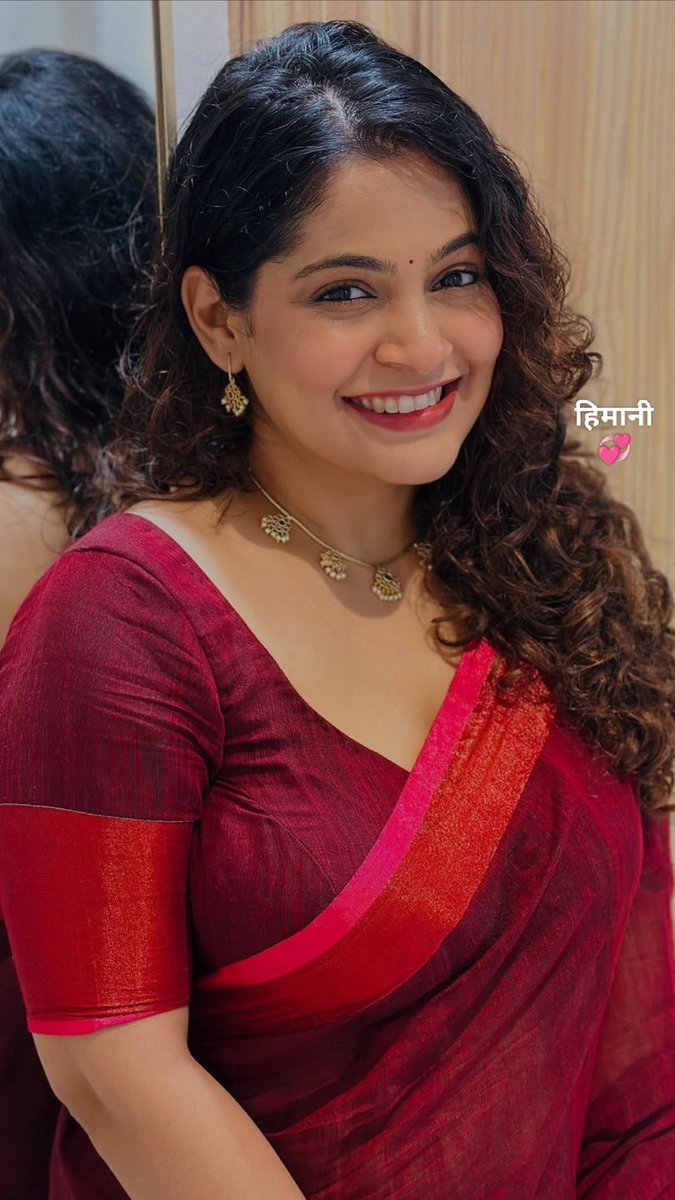 लिखा है मैने आज कुछ इस अंदाज में..
आपके प्यार की चाहत,बिखरी है मेरे हर इक अल्फाज में..! ❤️

हिमानी 💞