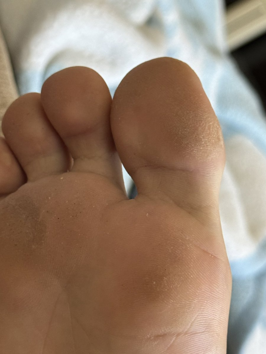 Master14398's tweet image. Do you like my feet?