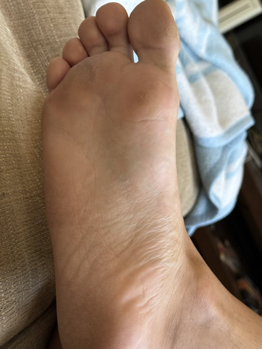 Master14398's tweet image. Do you like my feet?