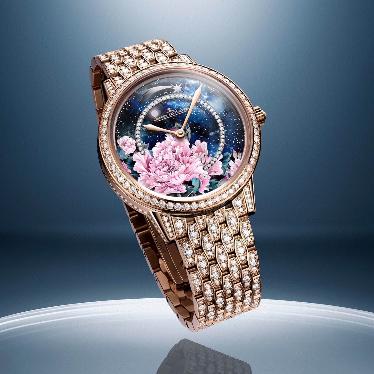 jaegerlecoultre's tweet image. Showcasing a fully diamond-set bracelet and bezel, the Rendez-Vous Shooting Star highlights meticulous gem-setting within a radiant design. Discover more: bit.ly/RDVShootingSta… #JaegerLeCoultre #RendezVous