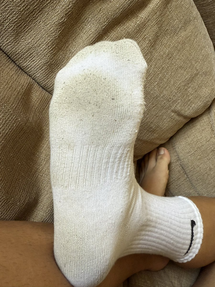 Master14398's tweet image. Worn for 4 days straight and during gym and running, who wants them? #feet #socks #sweatysocks #malefeet