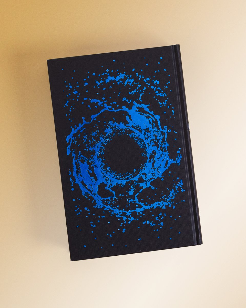 Sail the seas. Master the blade. Protect your heart.
What would you do to have it all? ⚔️

#MetalSlinger by Rachel Schneider is out today and just LOOK how beautiful it is! 🔥

Out now: brnw.ch/21wVsqv