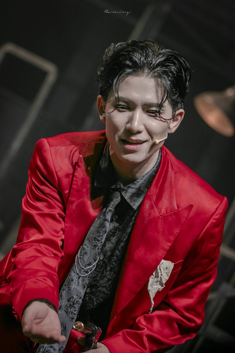 BN_PIC's tweet photo. 250828 뮤지컬 트레드밀 커튼콜데이
B #정동화 배우

관객 차키뺏는(? 세차장 직원🤭 https://t.co/wNhQmAXdPE