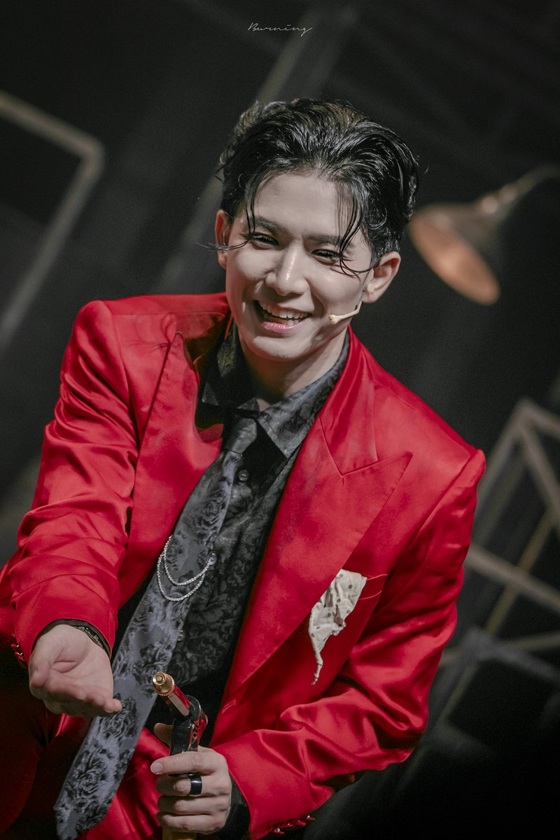 BN_PIC's tweet photo. 250828 뮤지컬 트레드밀 커튼콜데이
B #정동화 배우

관객 차키뺏는(? 세차장 직원🤭 https://t.co/wNhQmAXdPE