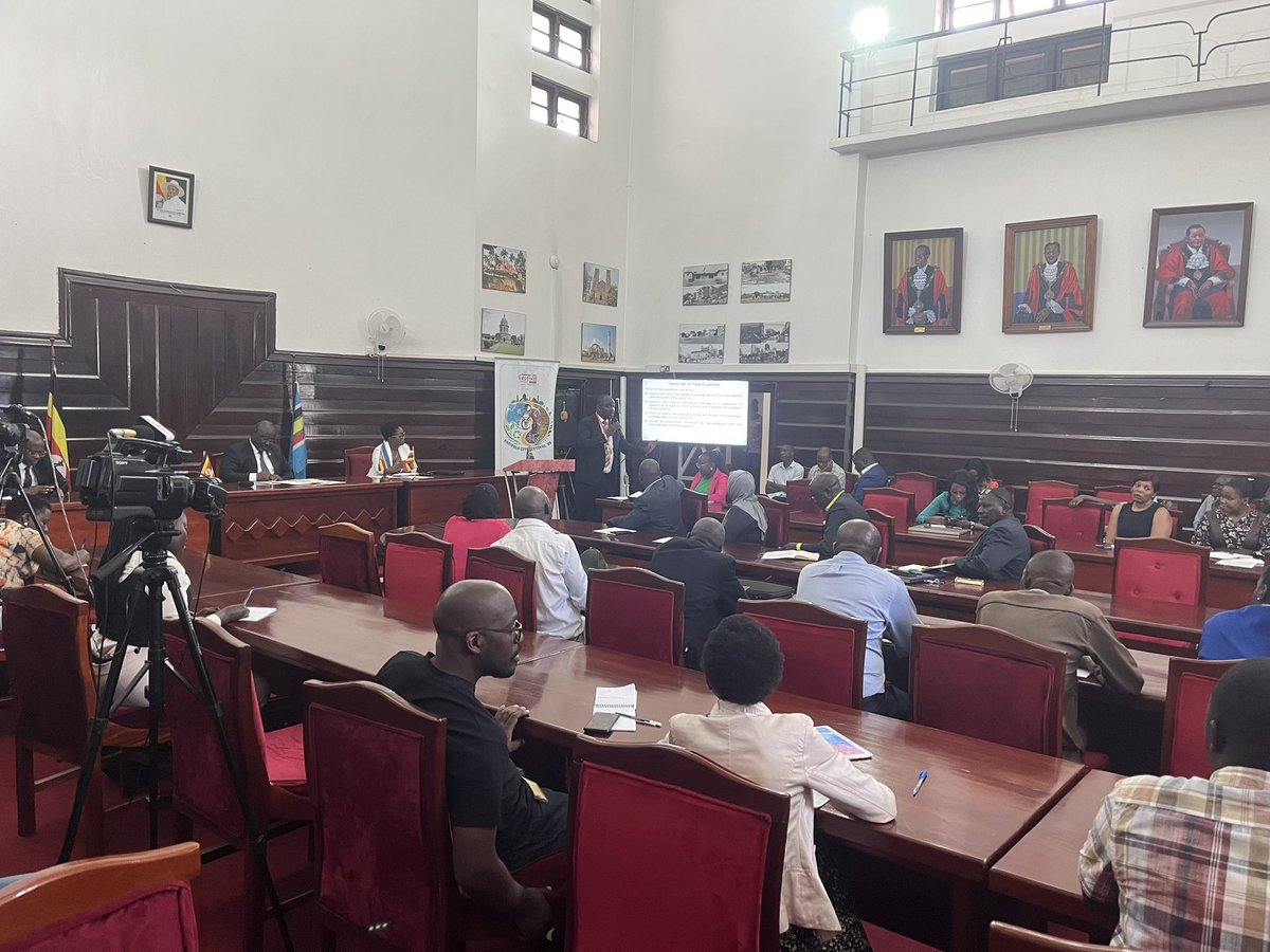 MulondoBenedict's tweet image. Ekitongole Kya Kampala ki KCCA kifulumizza a mateeka n’ebiragiro, eri ebibiina byebyobufuzi mukunoonya akalulu.
Mu mateeka agafulumiziddwa mulimo obutatimba bilande ku bizimbe bya bantu awatali lukusa okuva eri nnyini kizimbe,
Obutatimba  poster ku malwaliro, amasomero, church …