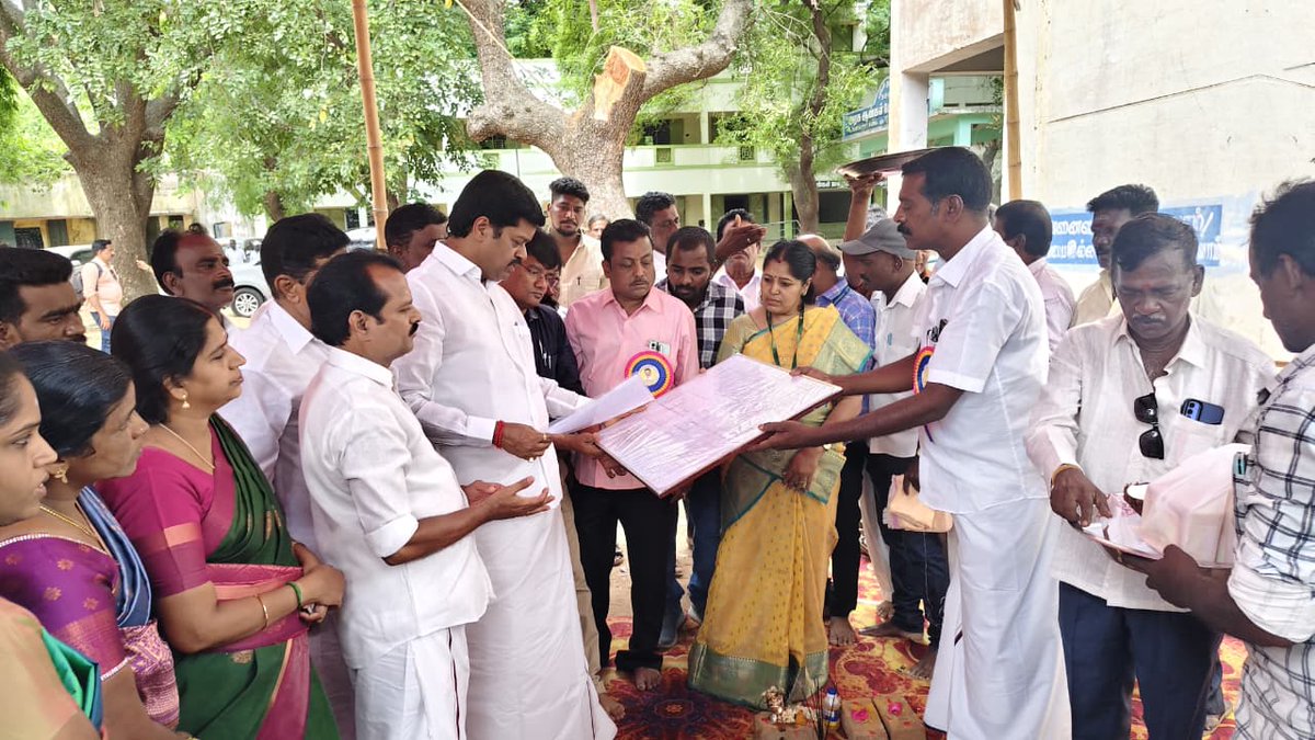 கழகத் தலைவர், மாண்புமிகு தமிழ்நாடு முதலமைச்சர் தளபதியார் அவர்களின் ஆணைக்கினங்க, வளவனூர் பேரூராட்சி, அரசு ஆண்கள் மேல்நிலைப் பள்ளியில், கூடுதல் வகுப்பறை கட்டிடம் கட்டுவதற்கு அடிக்கல்நாட்டும் விழாவில் கலந்து கொண்டபோது...