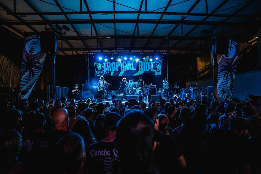 🎶| #Ullastrell dirà adéu al punk rock amb l’última edició del <a href="/TropicalRiot/">Tropical Riot</a> 

👁‍🗨Des l'organització s'argumenta que "Fer un festival alternatiu i autogestionat, en un poble petit, és èpic… però també insostenible" terrassadigital.cat/ullastrell-dir… #Terrassa #VallèsOccidental