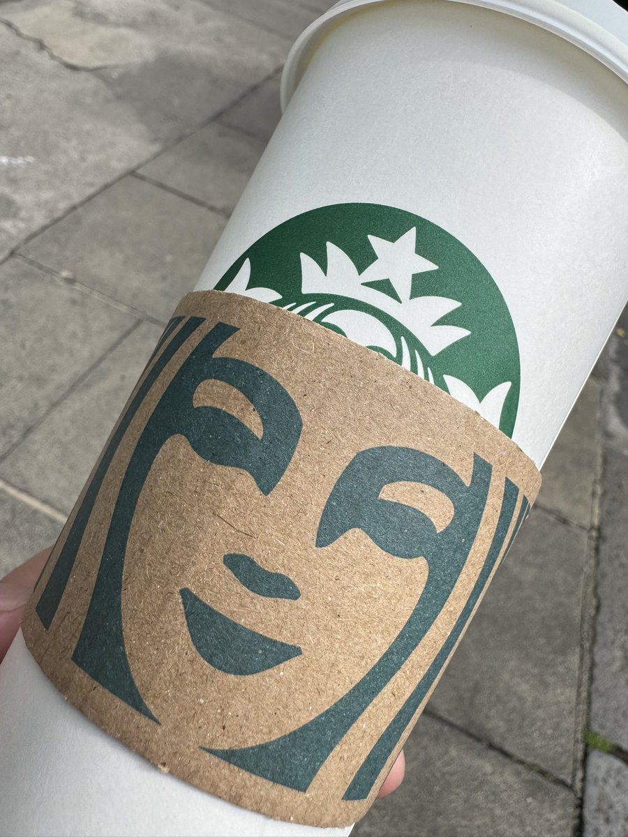 Delighted to be enjoying my #MatchaTea from <a href="/StarbucksUK/">Starbucks UK</a> in Edinburgh. 😁
I’m smiling just like the cup because I was served by a staff member using a bit of #BSL and hand gestures. Awesome! 👏
We need more business staff trained in British Sign Language (BSL).