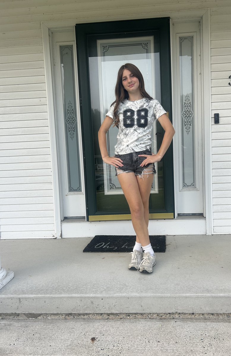 From kindergarten drop-offs to this—junior year and 7th grade already! Here’s to an amazing school year ahead my love bugs.🩷