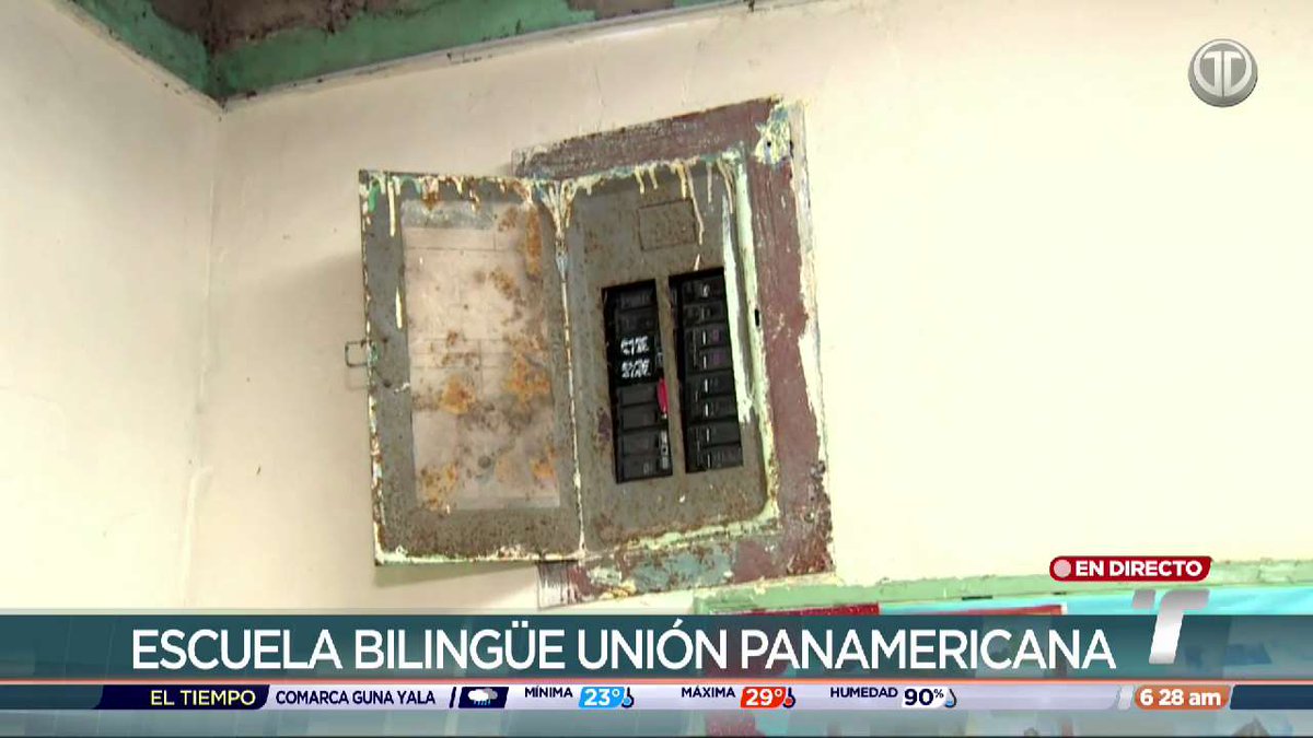 Cinco salones de clases de un pabellón en la Escuela Unión Panamericana, ubicada en Santa Librada, presentan daños estructurales, filtración de agua, las sillas están en mal estado, entre otras afectaciones.