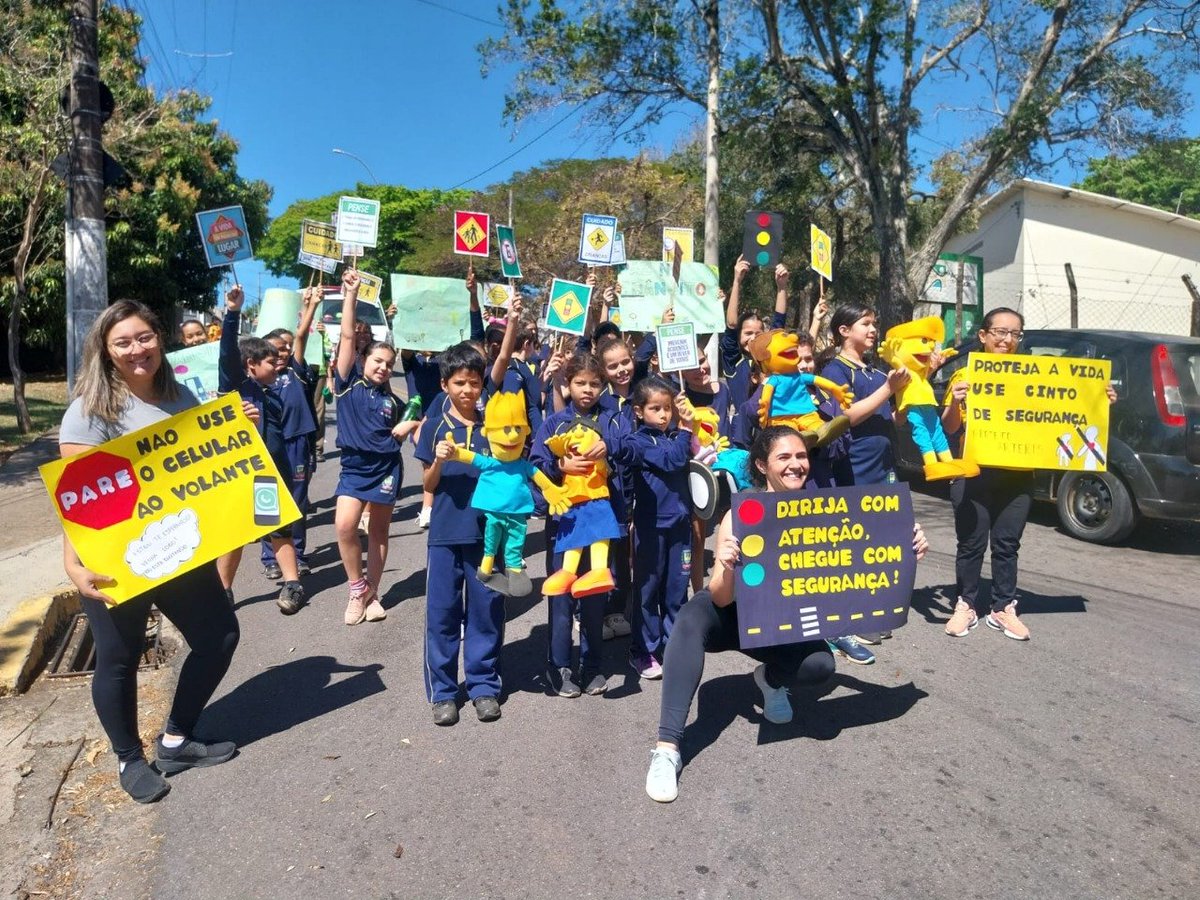 🚗👨🏼‍🏫🎒 Iniciando o mês do trânsito, nesta quarta-feira, 04, com a Arteris Fernão Dias inicia ações do mês do trânsito com visita à escola de Bragança Paulista/SP.

Confira: arteris.com.br/fique-por-dent…