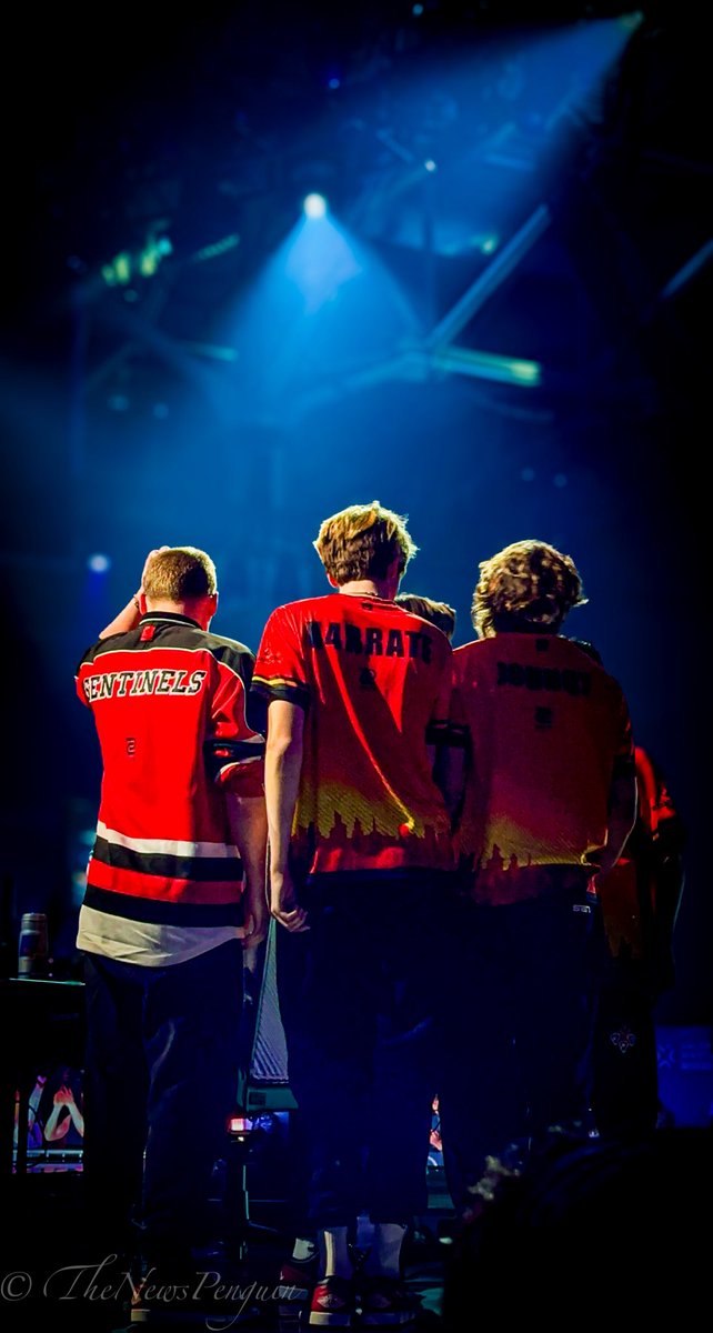 Newpenguin__'s tweet image. I was looking through my VCT Toronto pictures and saw this, I turned it into a wallpaper, if you want it you can use it.

@Sentinels 

#VCTAMERICAS #sentinels #sencity
