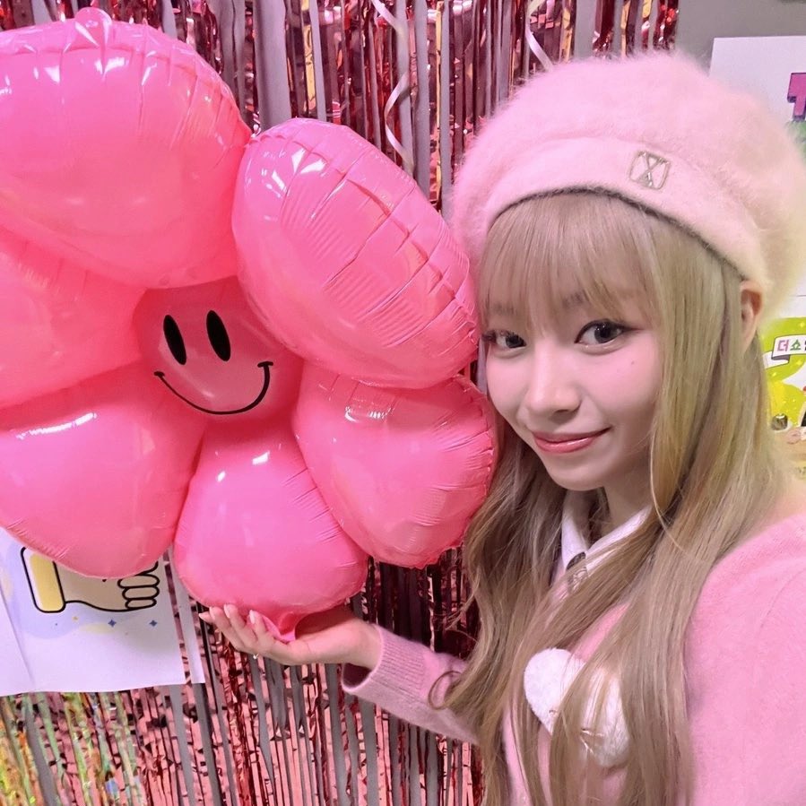 kaomiaus's tweet image. ¿decorar pq es mes patrio? nop, definitivamente es decorar para la #𝚟𝕚rgo𝜗𝜚𝚙ar𝕥y de mi señora ૮꒰ྀི∩´ ᵕ `∩꒱ྀིა en mi defensa la #𝟘𝟑ː其不·𝟘𝟗 fue para mí pq le pregunté que me iba a regalar en su cumpleaños, jiji

𝚋loo𝓂𝒾ng デイ ˚ ༘𐙚 #𝕝yn