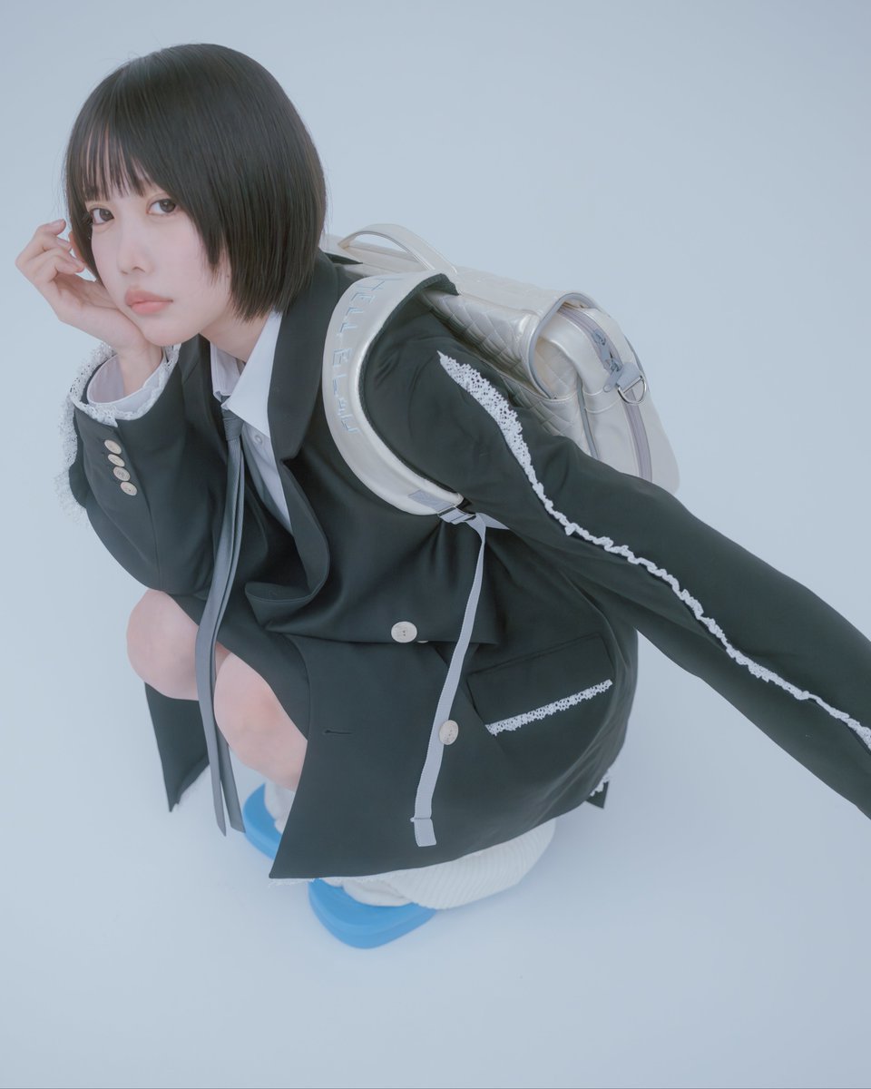 【インタビュー】「ずっと“ハズレの色”を選んできた」ときめきとコンプレックスを纏う、あののファッション哲学。

<a href="/_hell_blau_/">HELL BLAU(ヘルブラウ)</a> <a href="/aNo2mass/">あの</a> 

fashionsnap.com/article/ano-he…