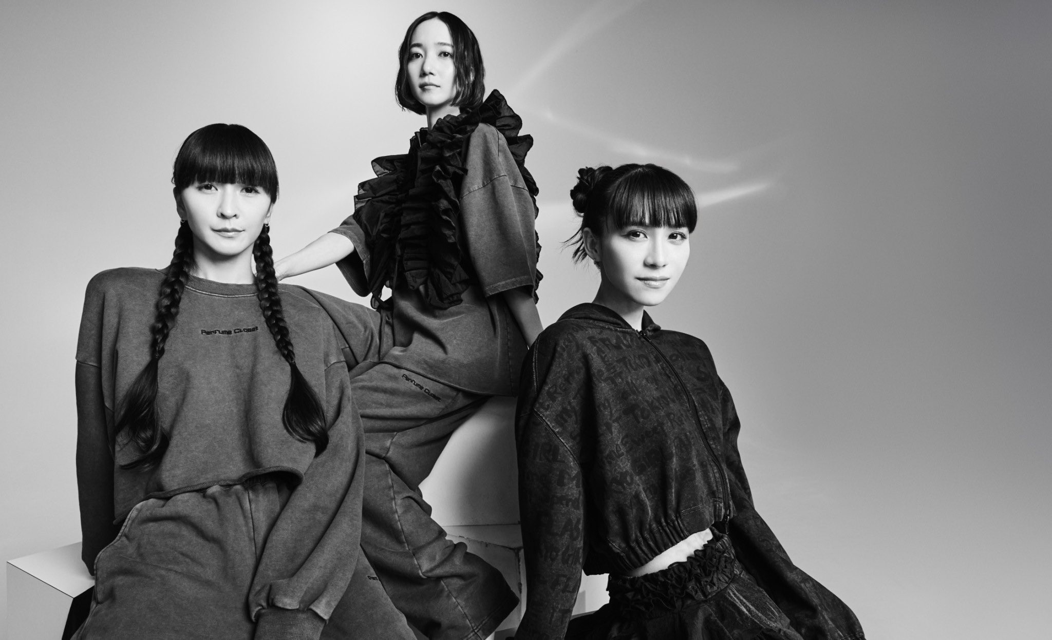 【大幅値下げ中】Perfume closet ブラウス 黒 大幅値下げ中】Perfume closet ブラウス 黒