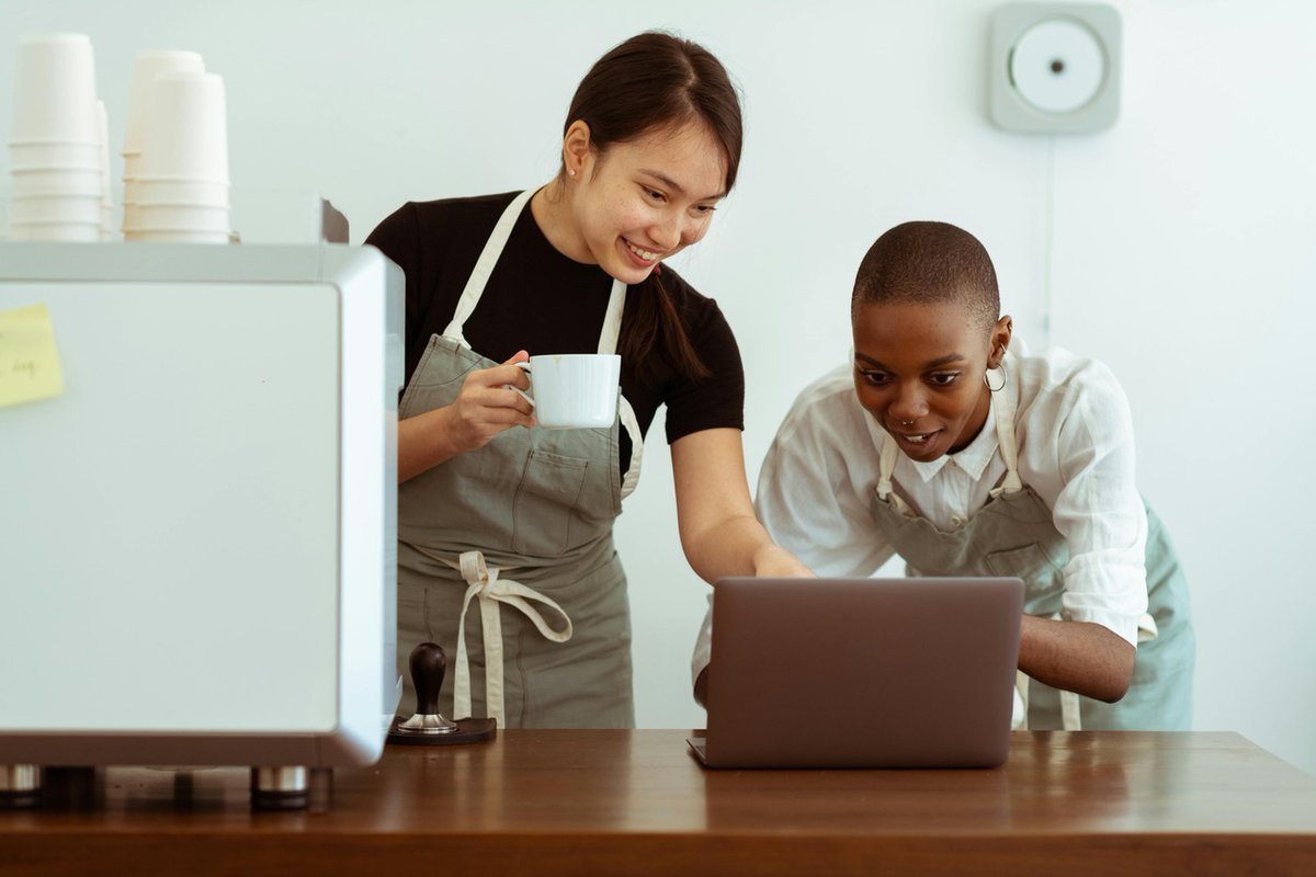 When done right, #delegation helps to improve morale and #productivity across your organisation.

Other benefits include: 

🔶 Time saving
🔶 Improved #CustomerService
🔶 Empowers your people to grow

Learn more: bit.ly/3H3GxNE