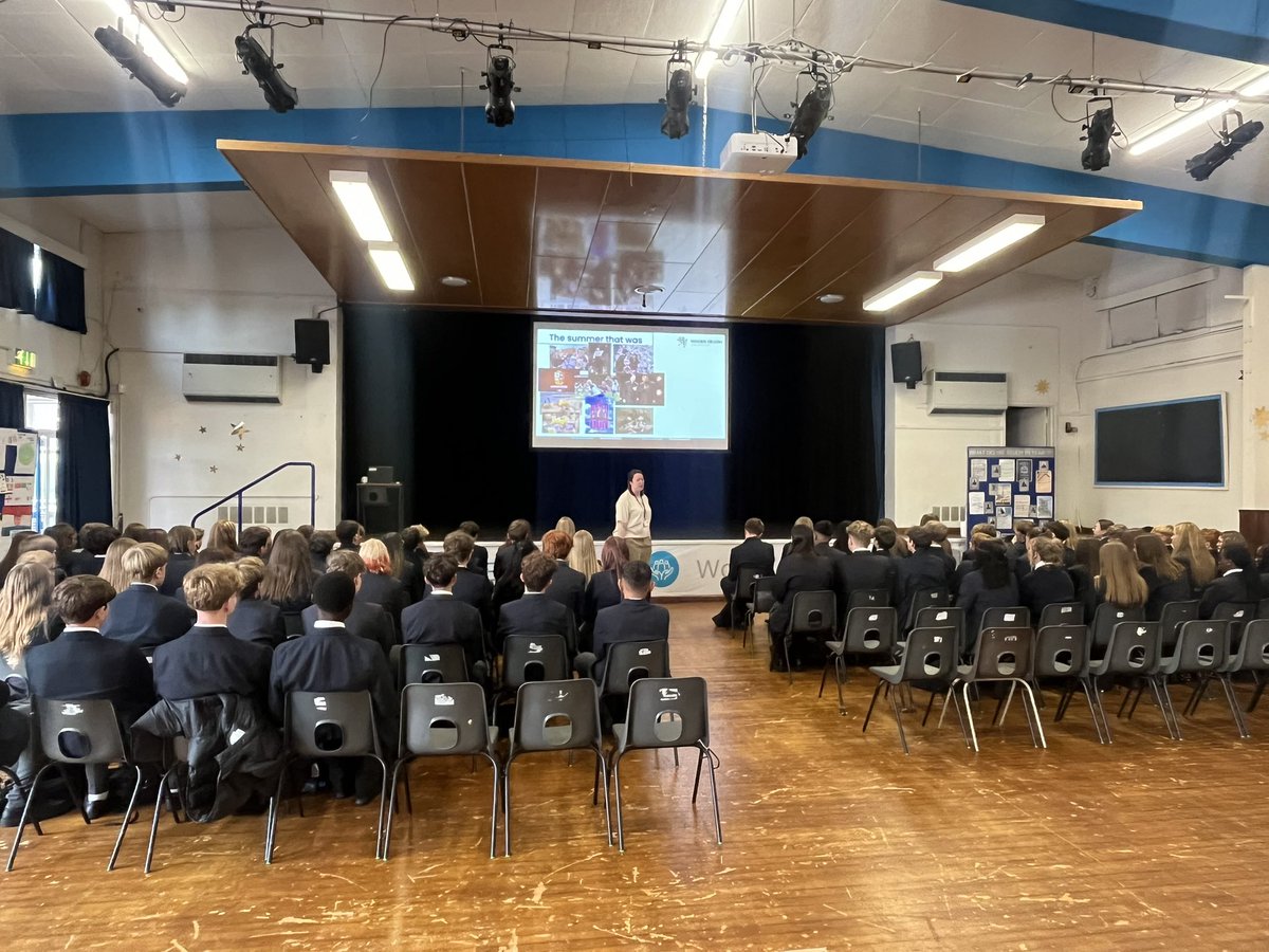 KJacksonEng's tweet image. And we are back!! Year 9 &amp;amp; 10 assemblies this morning, delivered by our Headteacher Ms Bliss! It’s so lovely to see everyone! We go again team MECE! @MEChilternEdge @bilff #TeamMECE #TeamYear9 #TeamYear10