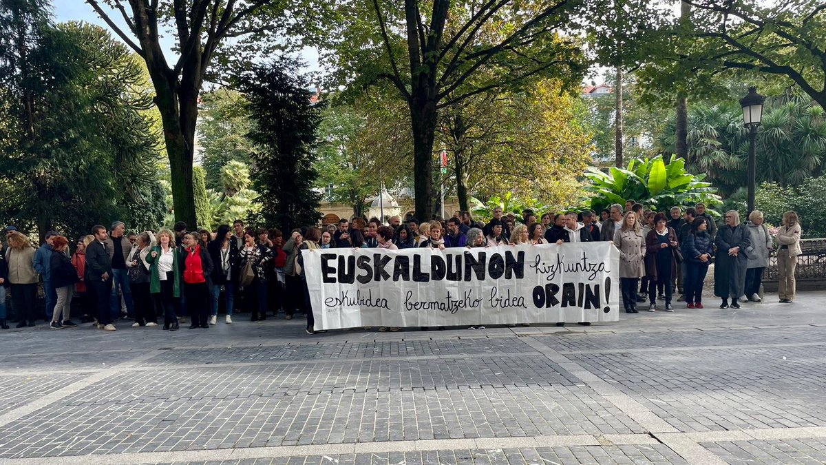 Gipuzkoako Foru Aldundiko zaintzaile publikoei euskararen ezagutza eskatzea atzera bota duen epaia salatzeko LAB eta ELAk deitutako elkarretaratzearekin bat egiten dugu.

Elkarretaratzea bihar, irailak 5, 12:00etan Donostiako Gipuzkoa Plazan izango da.

👉 kontseilua.eus/oldarraldia/gf…