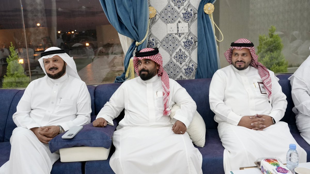 #تواصلٌ_وتكريمٌ في "ديوانية غير" باستضافة جمعية التنمية بقرن ظبي 
شهدت ديوانية "غير" الشهرية لقاءً استثنائياً باستضافة كريمة من جمعية التنمية الاهلية بقرن ظبي.الذي تزامن مع اليوم العالمي للعمل الخيري، ألقى رئيس الجمعية، الأستاذ فارس الزهراني، كلمة ألهمت الحضور وأكدت على أهمية