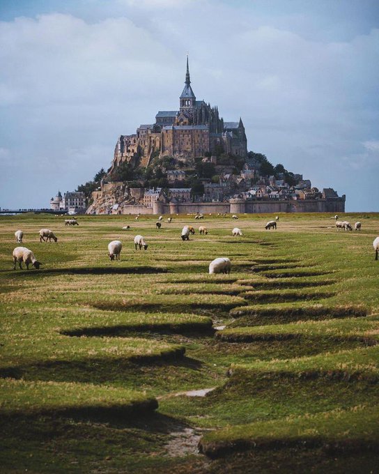 Watch bambi's leaked NSFW photo on TwXstars