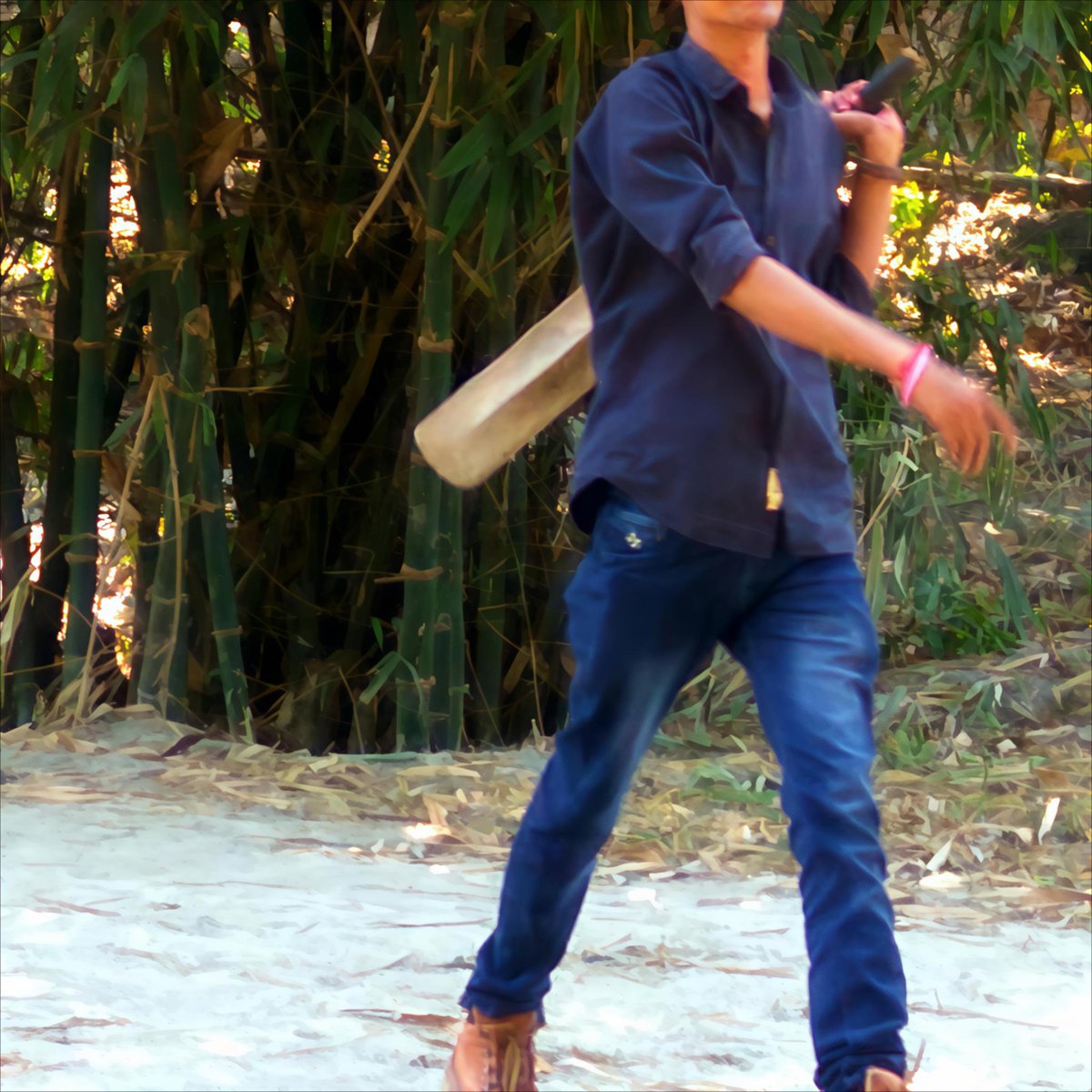 दोपहर की धूप में वो गांवों में खेलना और मस्ती करना 😊😊
मुद्दते गुजरे पर अब तक वो ठिकाना याद है 😞
#शुभ_दोपहर 
#goodafternoon
#BiharBandh