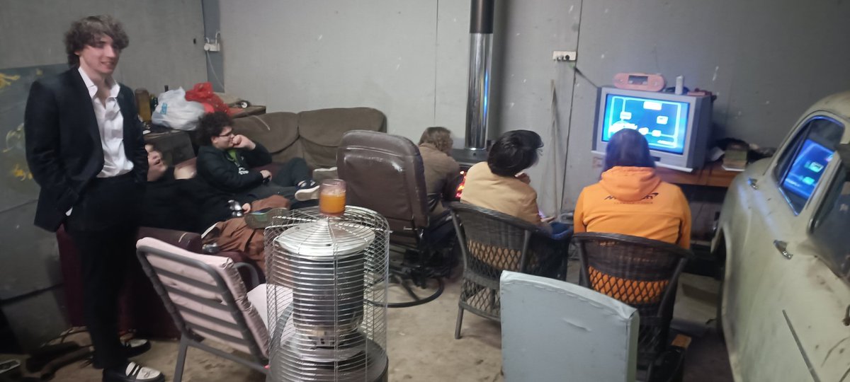 shed shakedown 2.5 has begun..... 6 entrants 1 setup .... 

challonge.com/q8bl7u1y