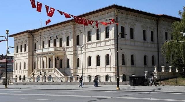 SİVAS  KONGRESİ : Ya İstiklâl, Ya Ölüm.
Amerikalı General Harbord: Ya başarıya ulaşamazsanız, sonu ne olacak?

Mustafa Kemal  Paşa:
“... Millet yaşadıkça, fedakarlığa katlandıkça muvaffakiyetsizlik söz konusu olamaz.

İngilizlerin avucunda bir kuş gibi çırpınmaktansa, şerefimizle