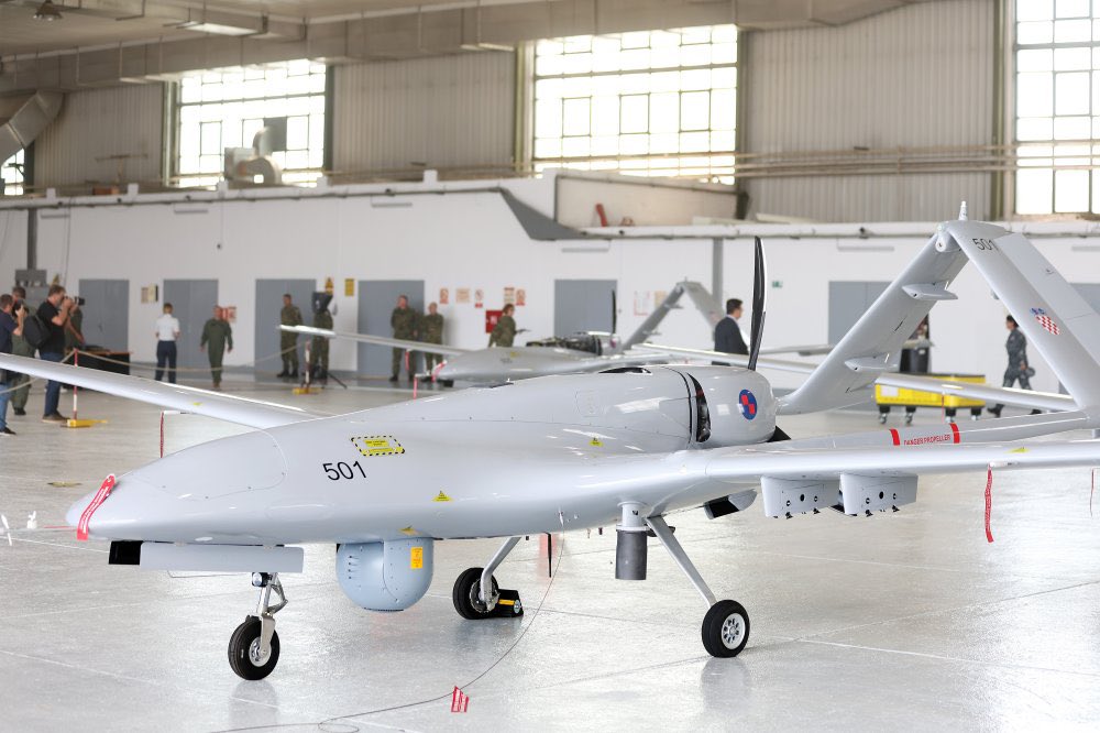 ✈️ Croatia has officially inducted the six armed #BayraktarTB2 #UCAV (1 system complete with ground station, weapons, training and support elements) worth $67 million. Extensively battle-tested &amp; proven, #TB2 #drones are operated by 33+ countries around the world. 🇭🇷🇹🇷